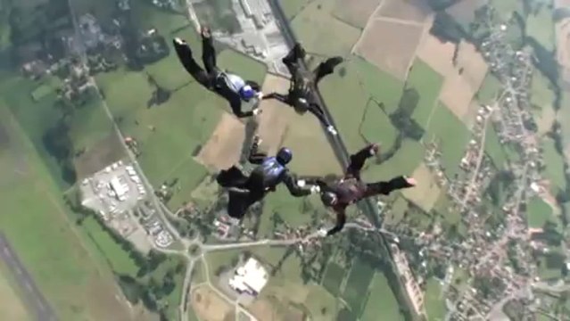 PARACHUTISME - CHAMPIONNATS DE FRANCE VICHY 2013 - VR4 « Invidia Maubeuge Saut3»- 9aout13