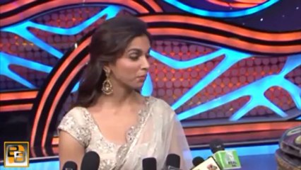 Deepika Padukone KISSES Shahrukh Khan DAILY!