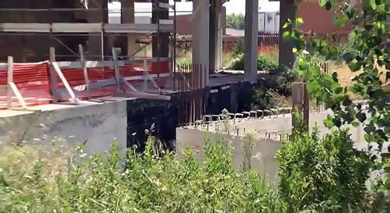 Napoli - Le case comunali in stato di abbandono a Soccavo (09.08.13)