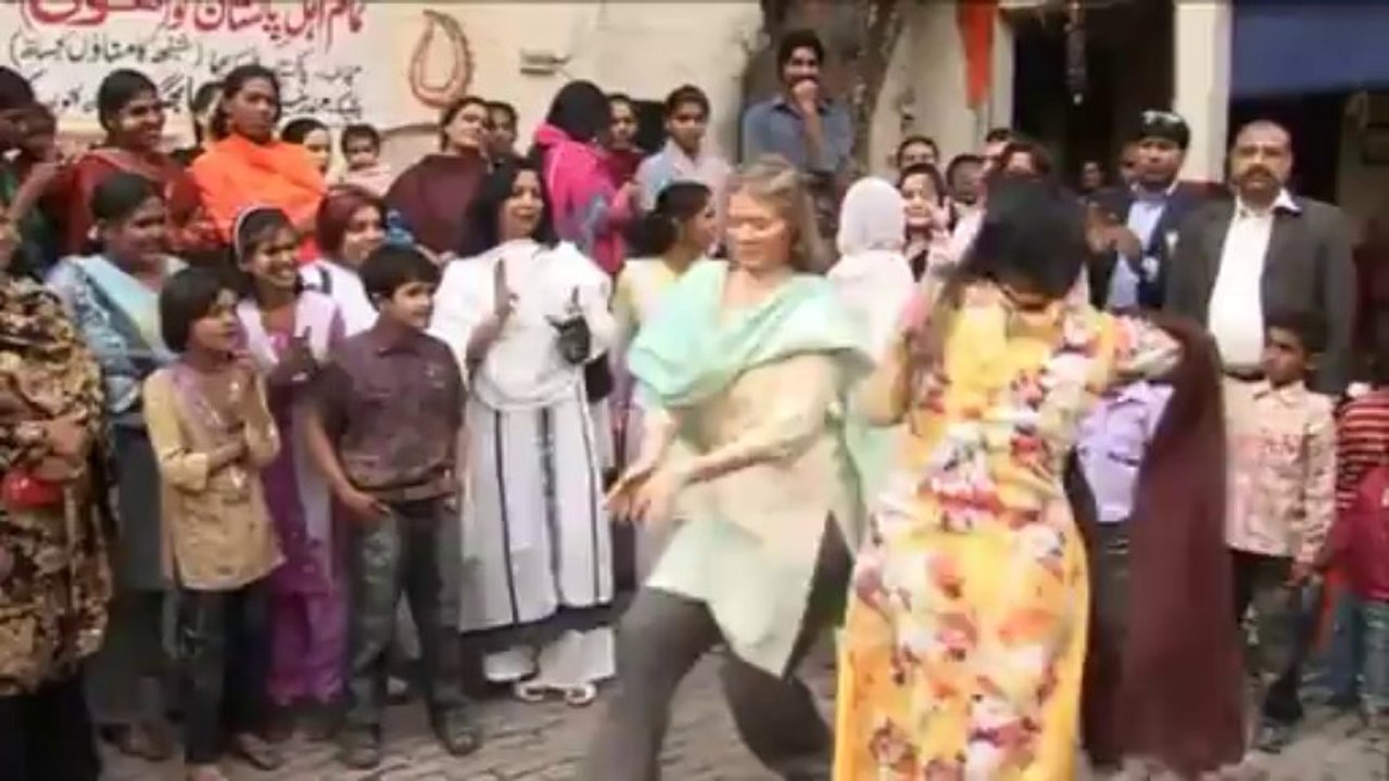 Holi in Lahore - YouTube