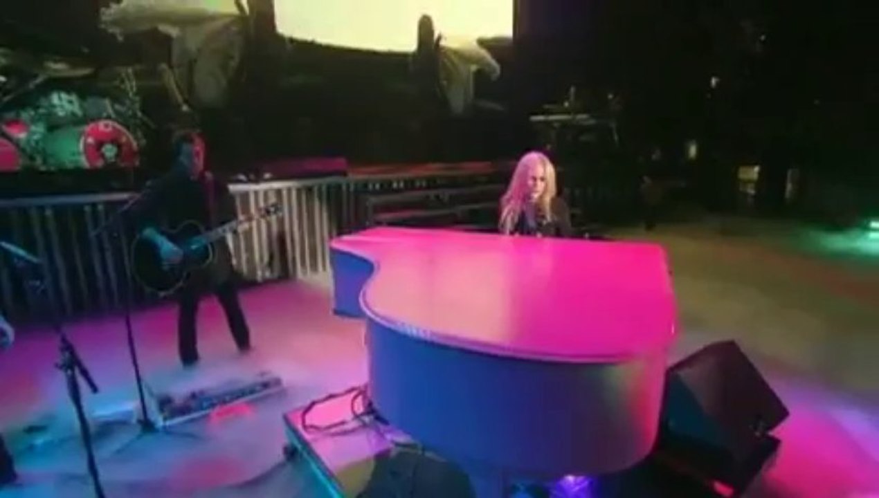 Avril Lavigne - When You're Gone (Live)