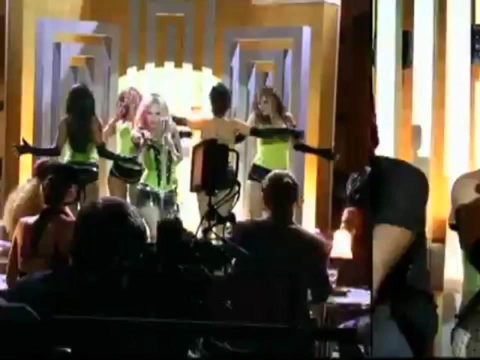 Avril Lavigne - Hot Behind The Scenes Web.2