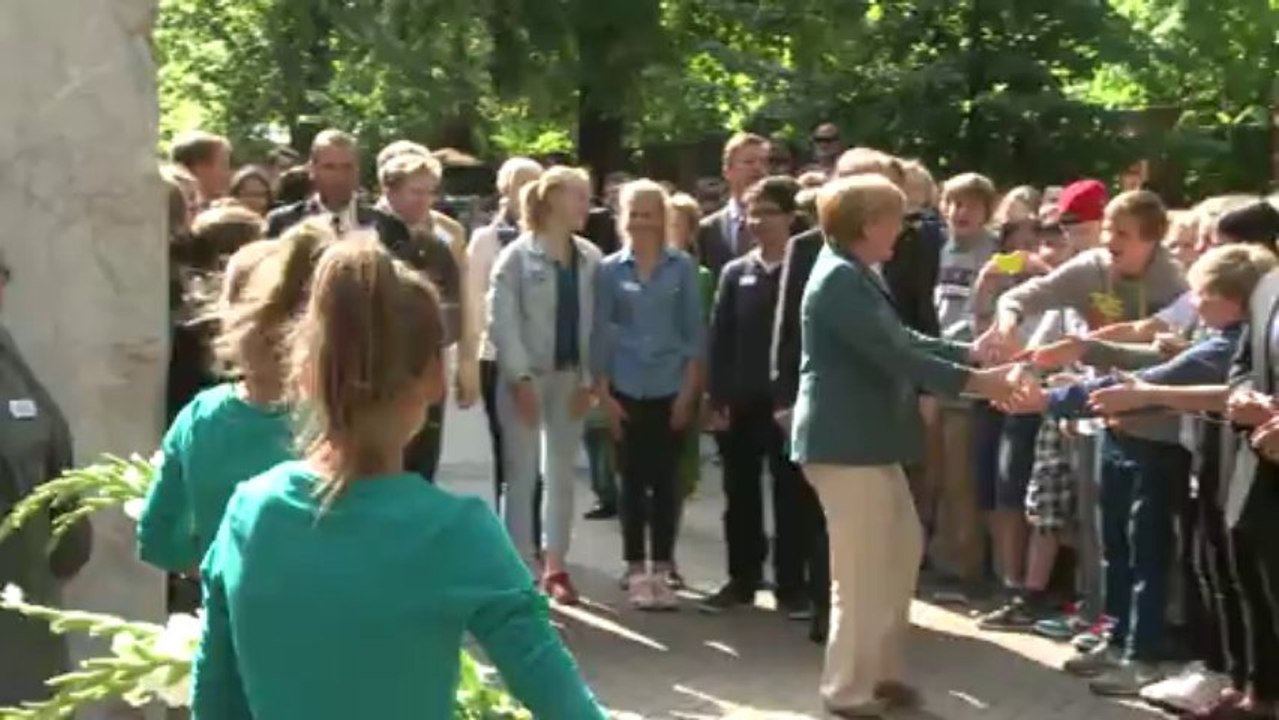 Merkel erteilt geschichtsunterricht
