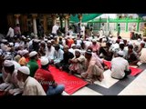 Muslims waiting for Iftar at Delhi's Nizamuddin Dargah