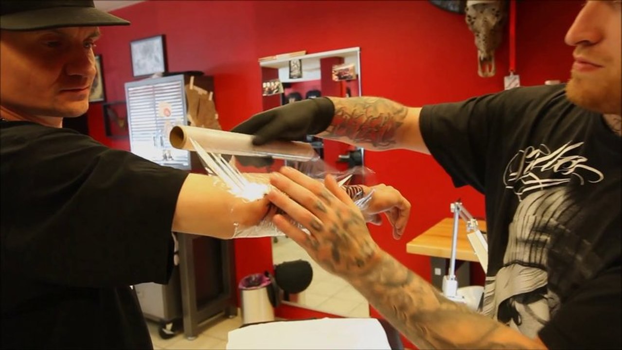 Flashmaster ray tattoo session in hamburg (dokumentation hd)