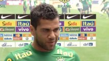 Amistoso: Alves: ''Si Neymar no quiere hablar, que no hable''