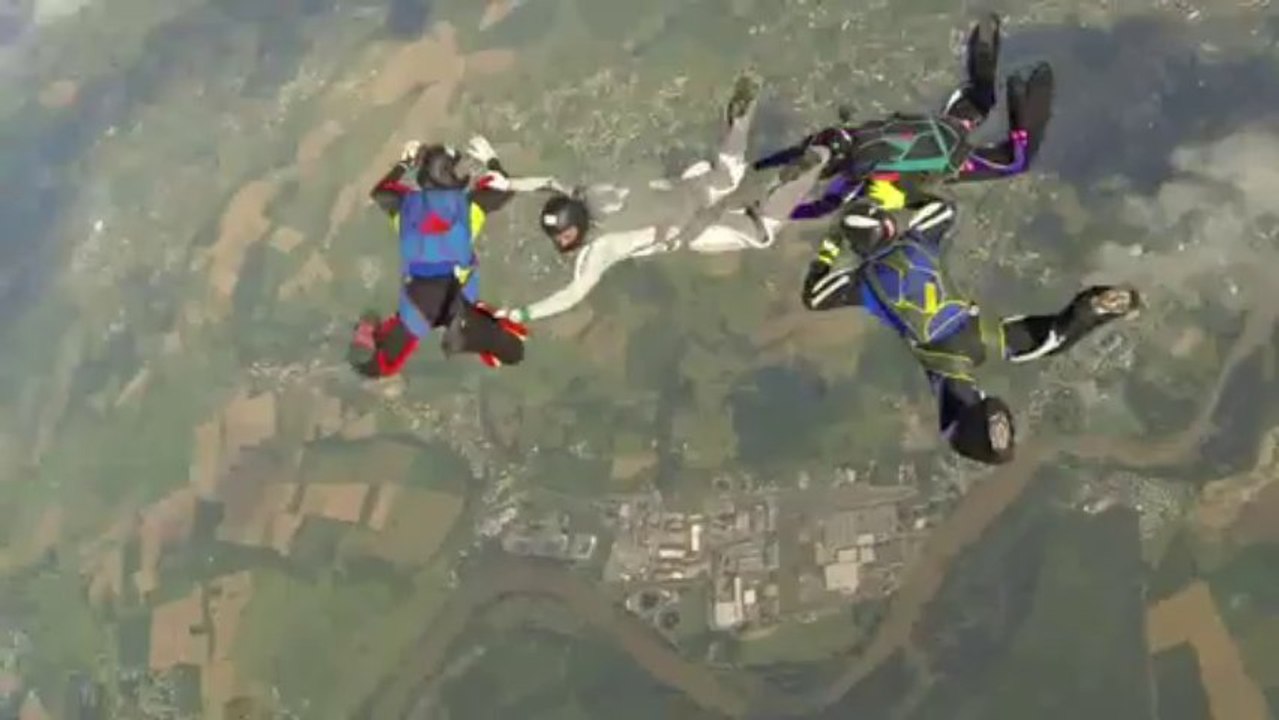 PARACHUTISME - CHAMPIONNATS DE FRANCE VICHY 2013 - VR4 « Bougnats Air Force Aurillac Saut3»- 9aout13