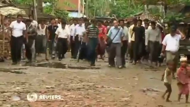 UN Envoy Tours Rohingya Camps in Myanmar - جولة مبعوث الأمم المتحدة على مخيمات الروهنجيا في ميانمار