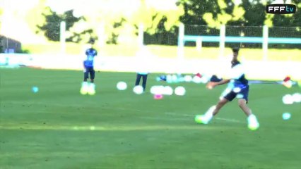 Séance de frappes devant le but pour Olivier Giroud avec les Bleus