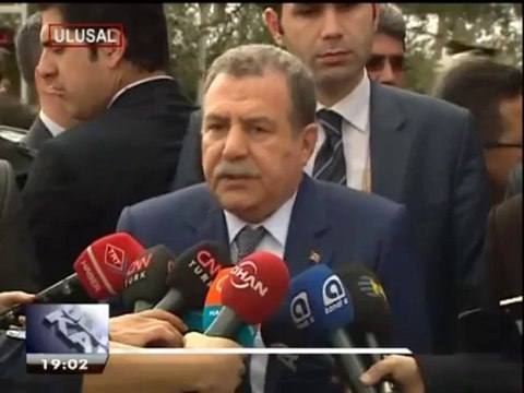 8 KAMU GÖREVLİSİ TÜRKİYE'DE.