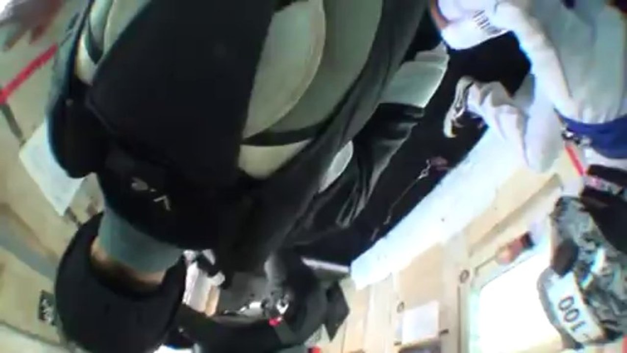 PARACHUTISME - CHAMPIONNATS DE FRANCE VICHY 2013 – Freefly « Air Axion Gap St-Galmier Saut4»- 9aout13.wmv