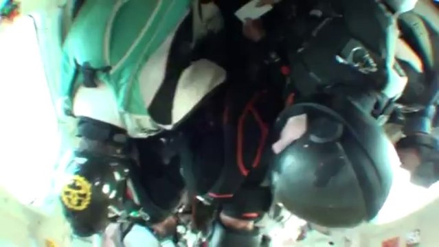 PARACHUTISME - CHAMPIONNATS DE FRANCE VICHY 2013 – Freefly « Air Axion Gap St-Galmier Saut1»- 9aout13.wmv