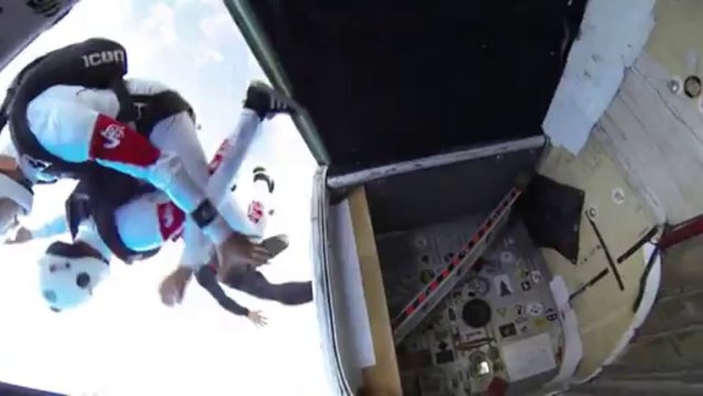 PARACHUTISME - CHAMPIONNATS DE FRANCE VICHY 2013 – Freefly «MilkBrothers Corbas Saut1»- 9aout13.wmv