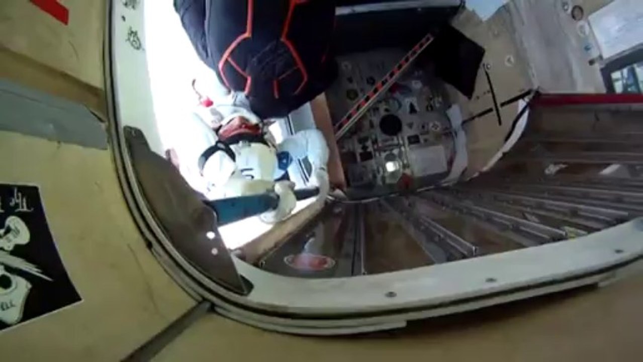 PARACHUTISME - CHAMPIONNATS DE FRANCE VICHY 2013 – Freefly « Les Tontons Flyers Nice Saut1»- 9aout13.wmv