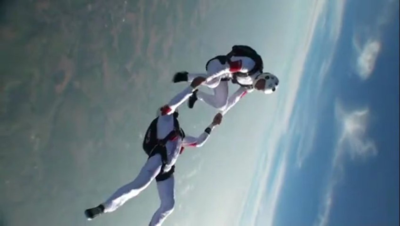 PARACHUTISME - CHAMPIONNATS DE FRANCE VICHY 2013 – Freefly «Inglorious Basterds La Réole Aquitaine Saut2»- 9aout13.wmv