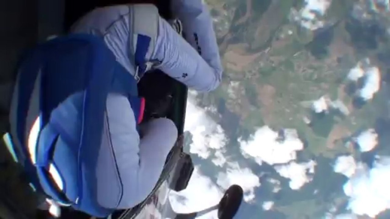 PARACHUTISME - CHAMPIONNATS DE FRANCE VICHY 2013 – Freefly « Air Axion Gap St-Galmier Saut3»- 9aout13.wmv