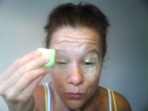 How To Apply Concealer With a Makeup Sponge
