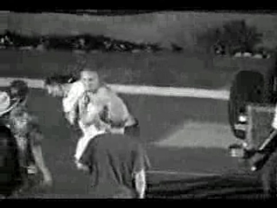 Fight Mike Vallely vs 4 personne