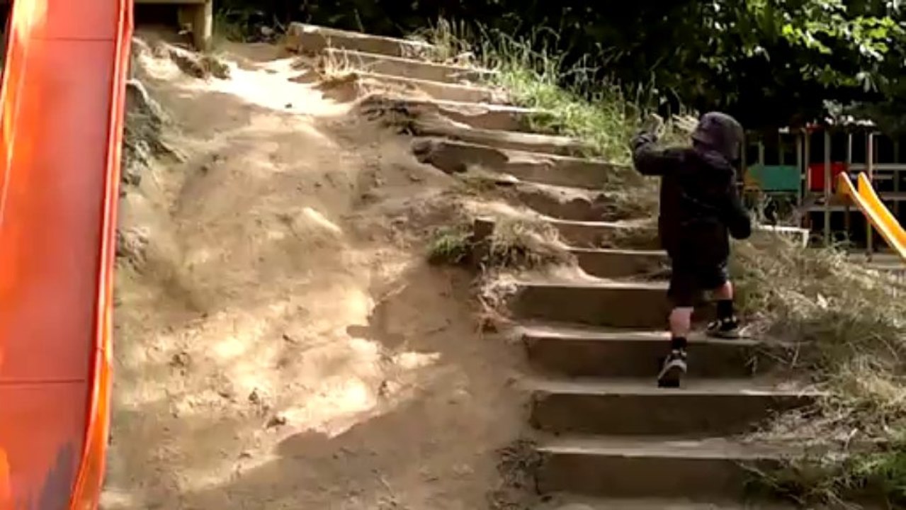 Le toboggan rouge... à l'envers !!!