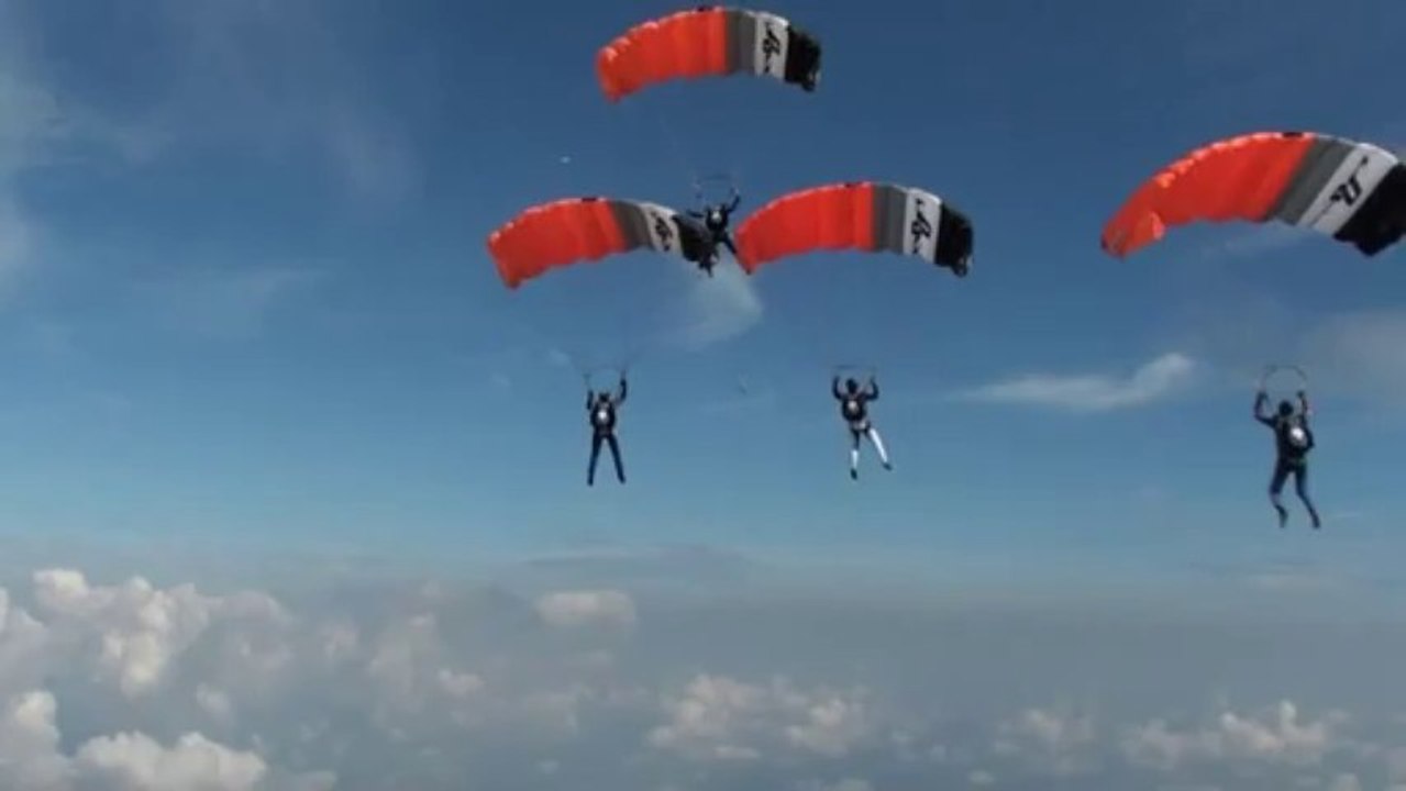 PARACHUTISME - CHAMPIONNATS DE FRANCE VICHY 2013 – VC4 « Espoirs Besançon Saut2»- 9aout13