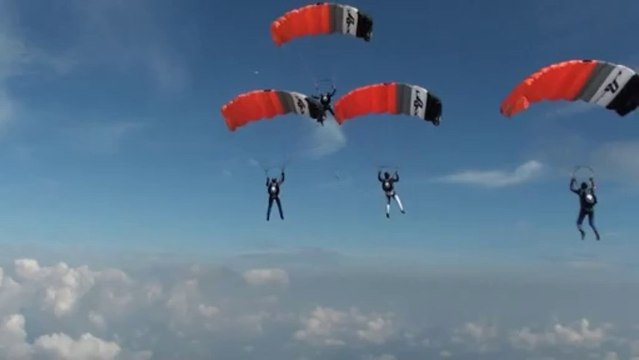 PARACHUTISME - CHAMPIONNATS DE FRANCE VICHY 2013 – VC4 « Espoirs Besançon Saut2»- 9aout13