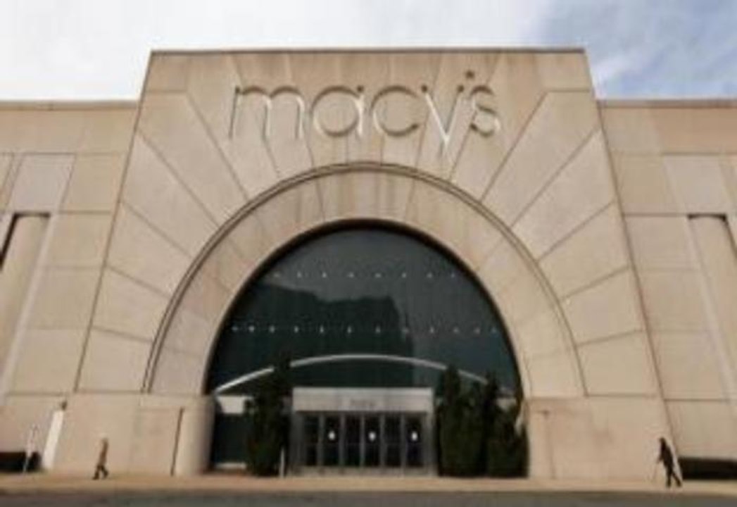 Earnings News: Macy's Inc (M), Deere & Company (DE), Apple Inc (AAPL)