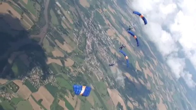 PARACHUTISME - CHAMPIONNATS DE FRANCE VICHY 2013 – VC4 « PC Indre Besançon Saut3»- 9aout13