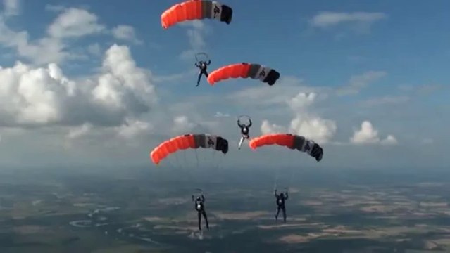 PARACHUTISME - CHAMPIONNATS DE FRANCE VICHY 2013 – VC4 « Espoirs Besançon Saut4»- 9aout13