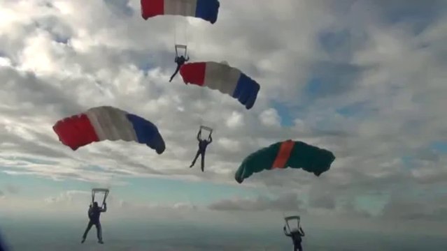 PARACHUTISME - CHAMPIONNATS DE FRANCE VICHY 2013 – VC4 « Armée de L’air Saut4»- 9aout13