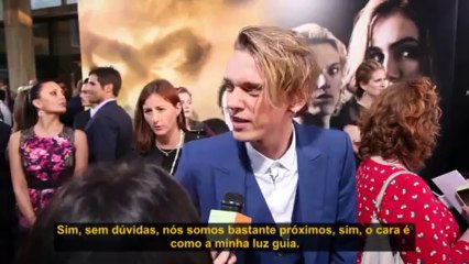 Jamie Campbell Bower, Lily Collins e Kevin Zegers em entrevista na premiere de Cidade dos Ossos para a Teen.com