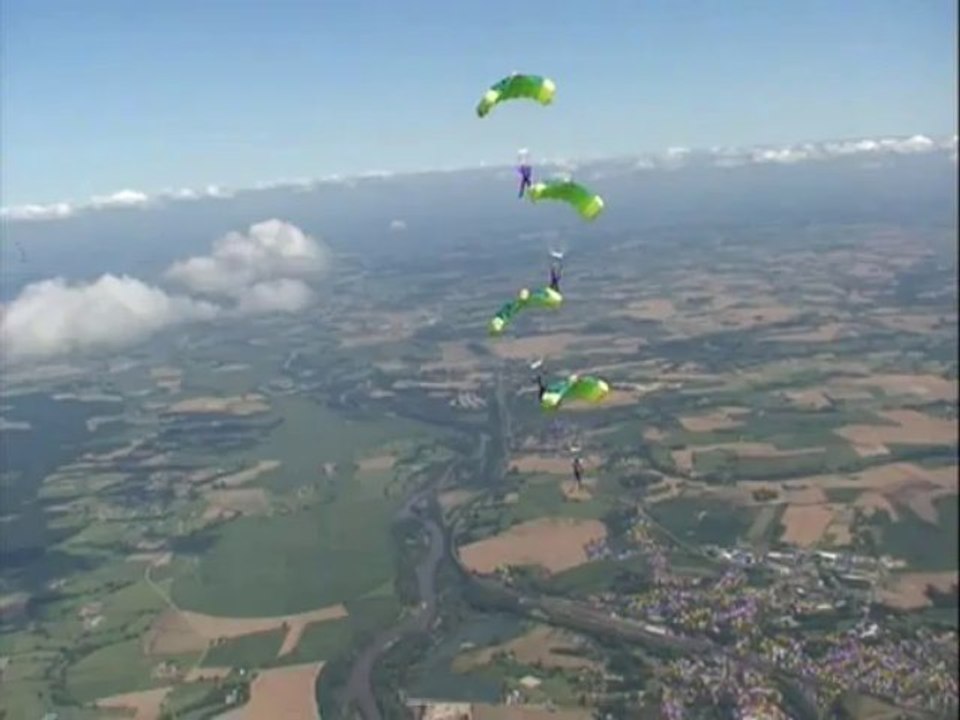 PARACHUTISME - CHAMPIONNATS DE FRANCE VICHY 2013 – VC4 « Besançon Franche Comte Saut 8»- 11aout13