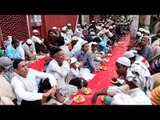Devotees waiting for Iftar at Nizamuddin Auliya's Dargah