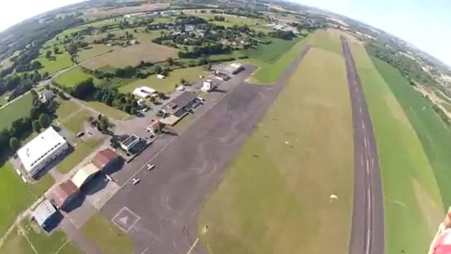 PARACHUTISME - STAGE PARACHUTISME ET HANDICAP : saut Alexandre par David