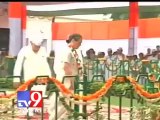 Tv9 Gujarat - Sonia Gandhi salutes after unfurling the national flag at the party office