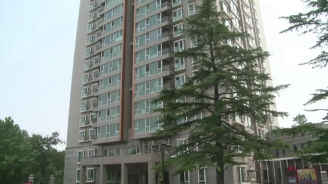Rooftop rock villa faces demolition in China
