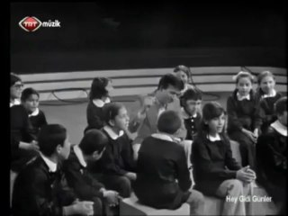 Erol Evgin "Çocuklar Çocuklarımız" ( TRT - Hey Gidi Günler )