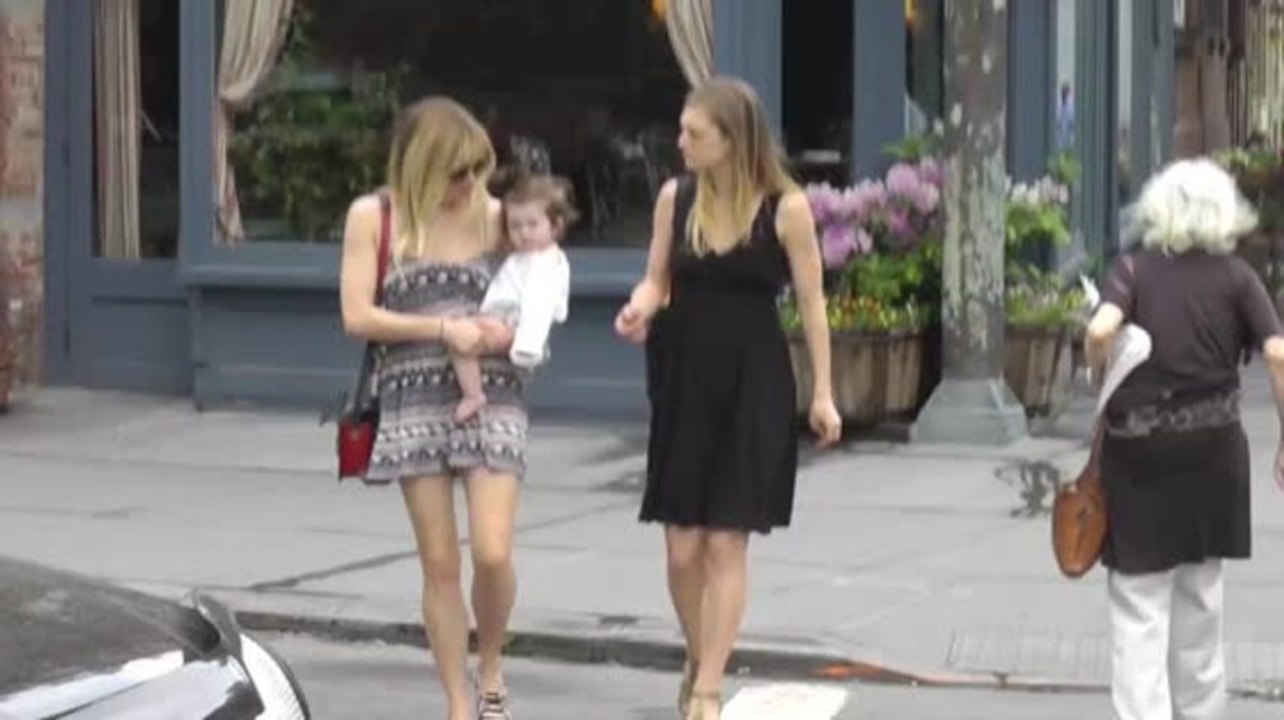 Sienna Miller Puts Acting On Hold To Be Full-Time Mom