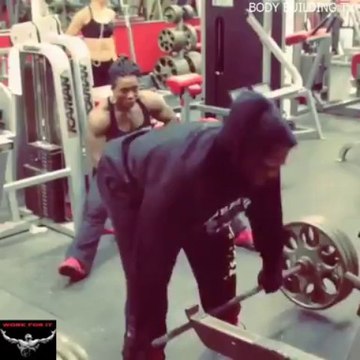 KAI GREENE - BACK WORKOUT DOING SOME BENT OVER ROWS 2013 COLISEUM GYM QUEENS