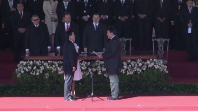 Horacio Cartes assume presidência do Paraguai