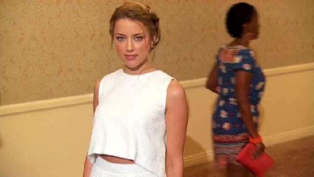 Amber Heard Flaunts Her Midriff