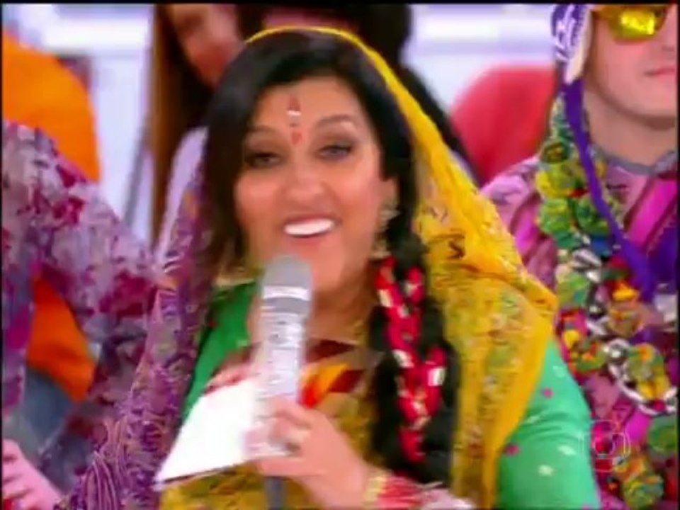 Gloria Pires recita poesia ‘Uma Arte’ e plateia faz imitações de personagens da atriz