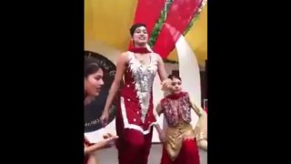 Mast punjabi fast dance with folk Indian punjabi song.flv