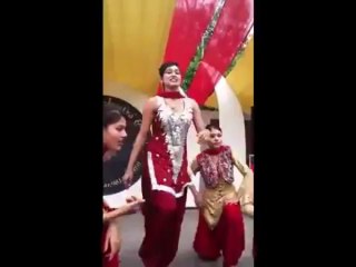 Mast punjabi fast dance with folk Indian punjabi song.flv