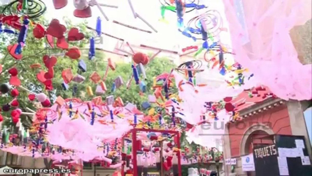 El barrio de Gràcia prepara sus calles para las fiestas