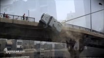 Carro da polícia do Egito cai de ponte - EMBRULHA.com