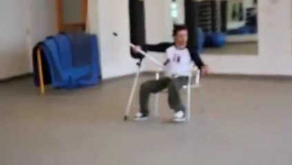 Danseur professionnel en béquille  !