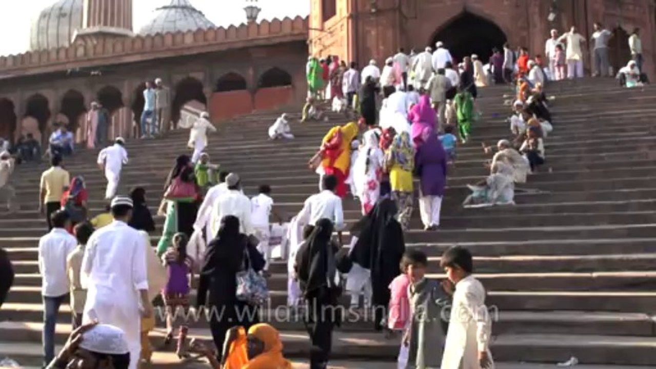 Gathering for Iftaar: Ramzan evening at Jama Masjid