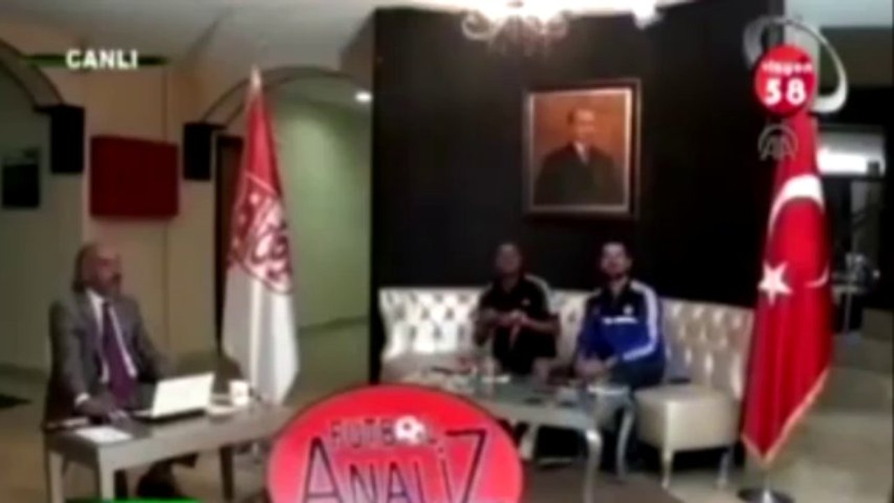 Effrayé par un oiseau, le fou rire de Roberto Carlos en direct à la télé