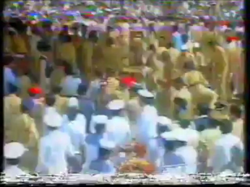 Funeral of General Zia ul Haq Shaheed Dictator ya Hero???