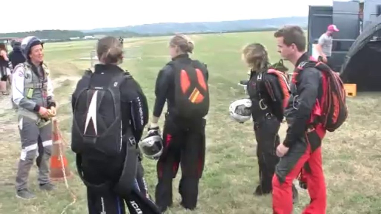 PARACHUTISME – RASSEMBLEMENT FEMININ NATIONAL 2013 : "Départ vers PILATUS Grande Formation"
